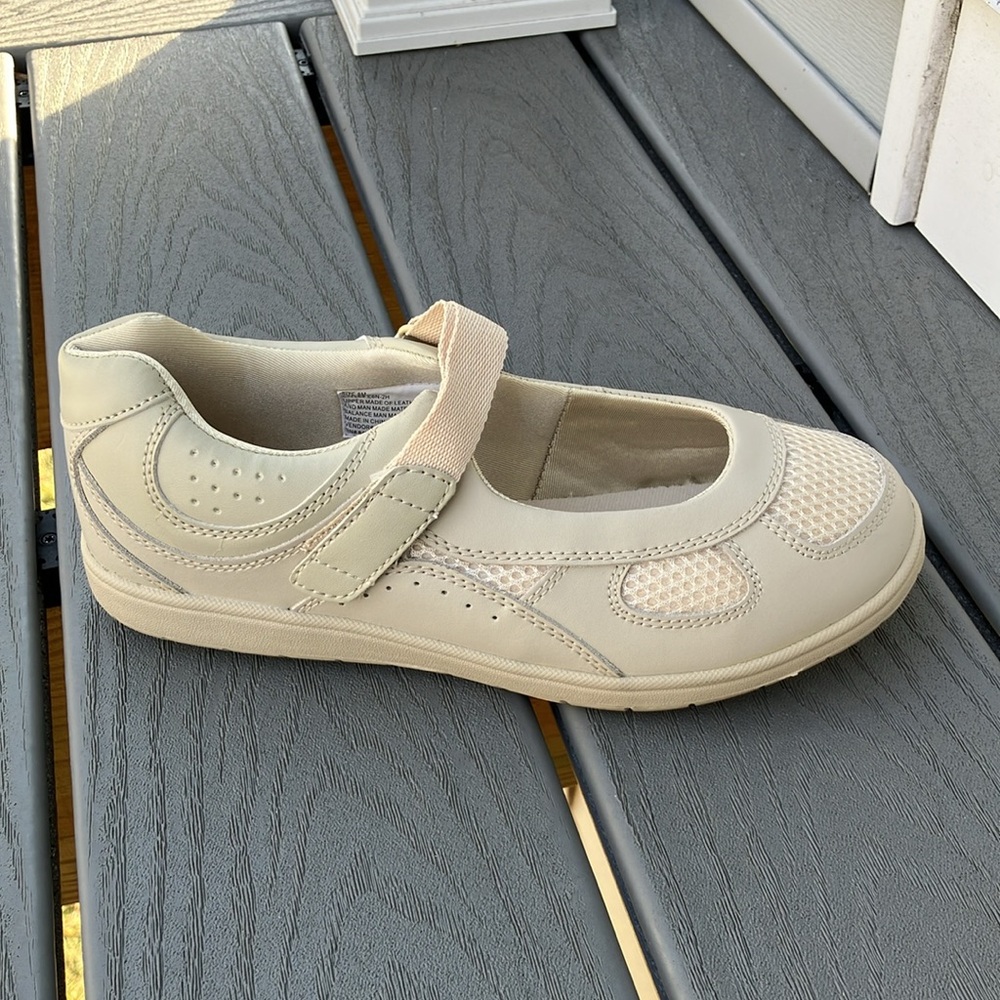 Mushrooms Leather & Mesh Mary Jane Loafer Flat Cream Size 8 NWOT
